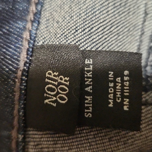 White House Black Market Distressed Jeans - Picture 10 of 12